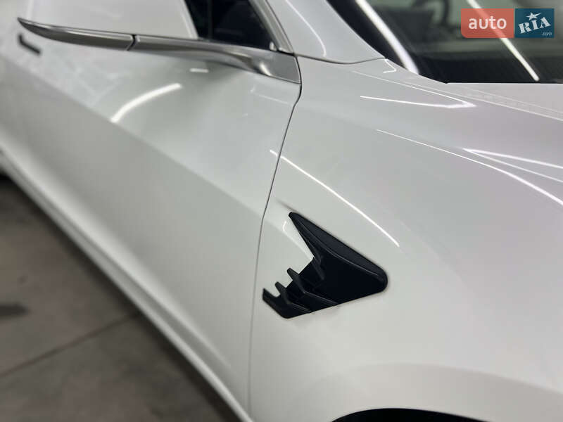 Седан Tesla Model 3 2020 в Черновцах