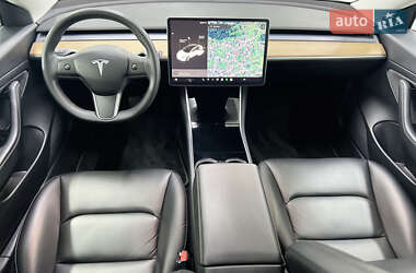 Седан Tesla Model 3 2020 в Черновцах