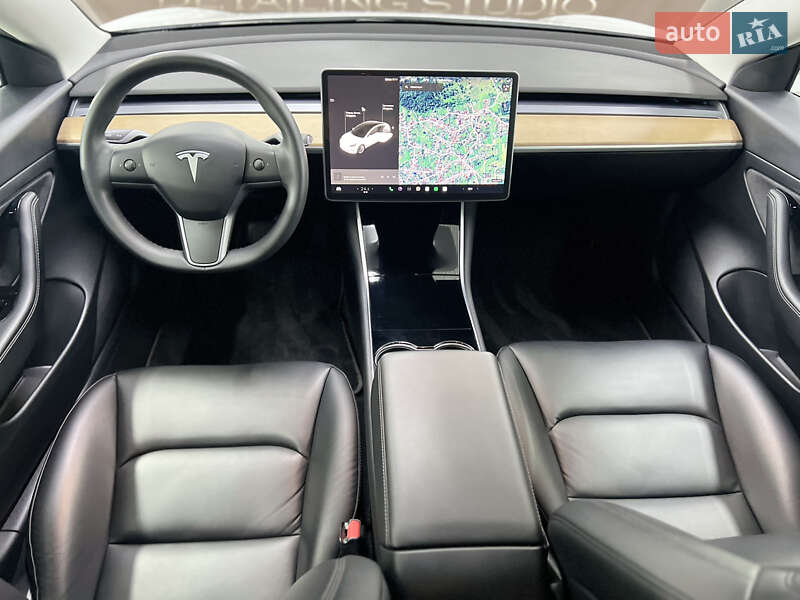 Седан Tesla Model 3 2020 в Черновцах