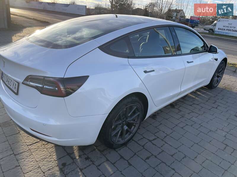 Седан Tesla Model 3 2022 в Івано-Франківську