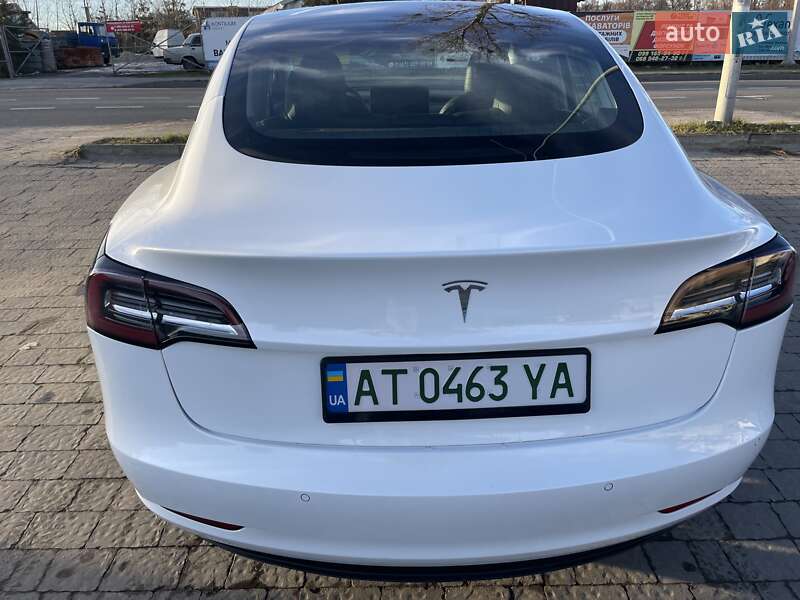Седан Tesla Model 3 2022 в Івано-Франківську