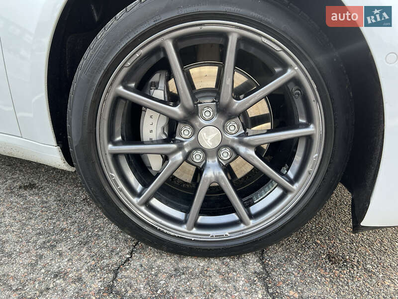 Седан Tesla Model 3 2019 в Києві