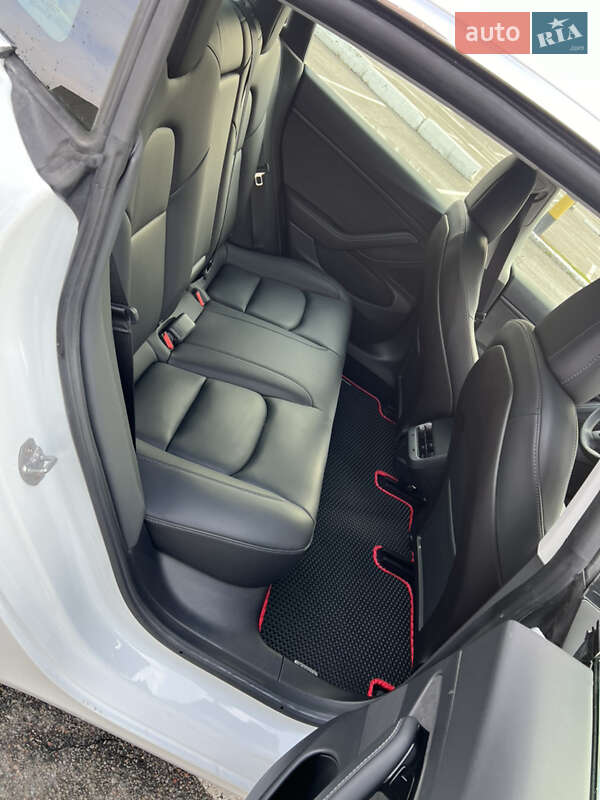 Седан Tesla Model 3 2019 в Києві