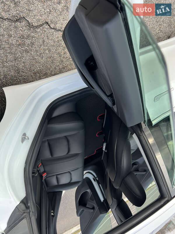 Седан Tesla Model 3 2019 в Києві