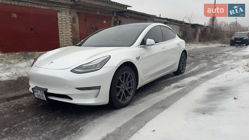 Седан Tesla Model 3 2019 в 