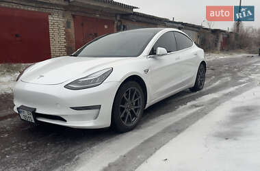 Седан Tesla Model 3 2019 в 