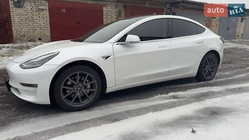 Седан Tesla Model 3 2019 в Славянске