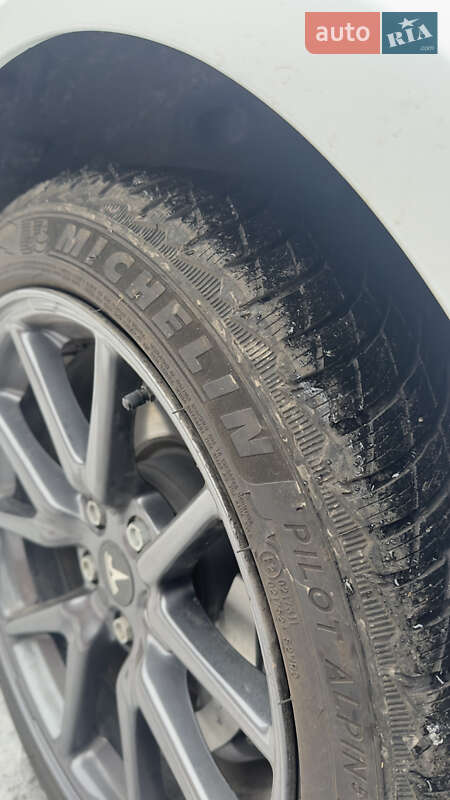 Седан Tesla Model 3 2019 в Славянске