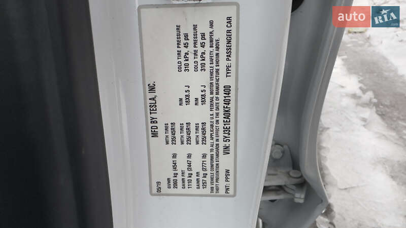 Седан Tesla Model 3 2019 в Славянске