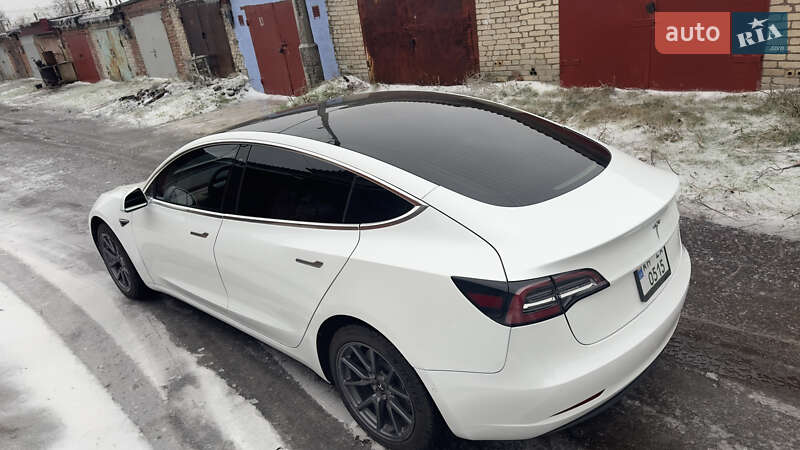 Седан Tesla Model 3 2019 в Славянске