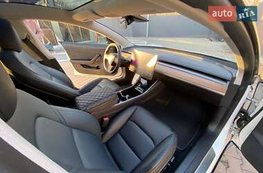Седан Tesla Model 3 2020 в 