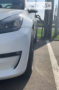 Седан Tesla Model 3 2021 в Борисполе
