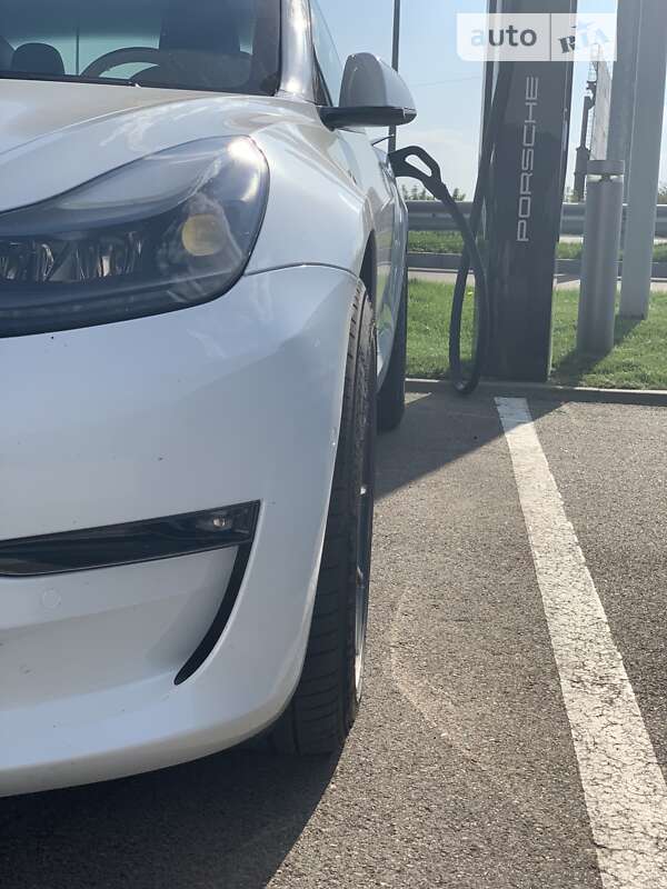 Седан Tesla Model 3 2021 в Борисполі