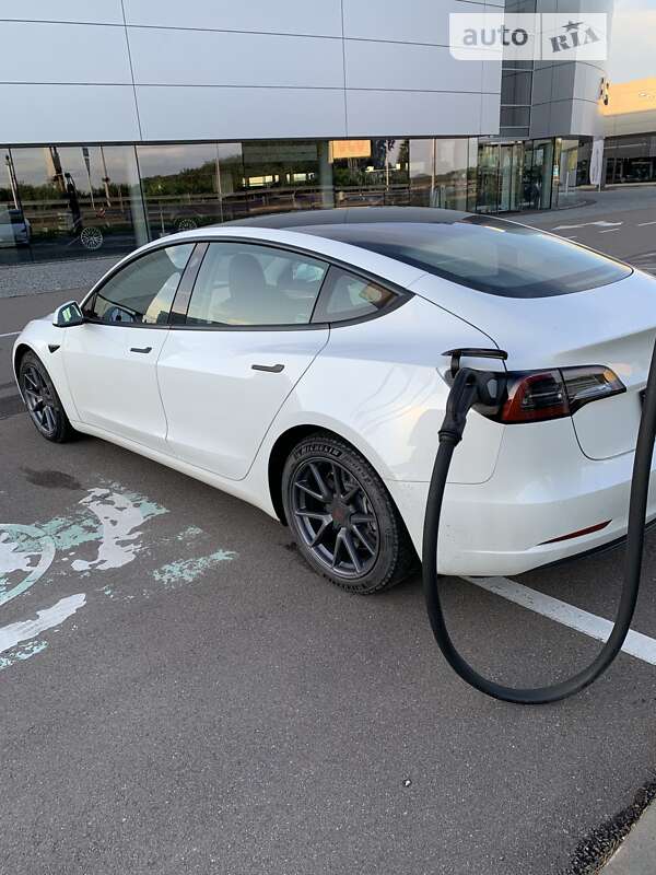 Седан Tesla Model 3 2021 в Борисполі