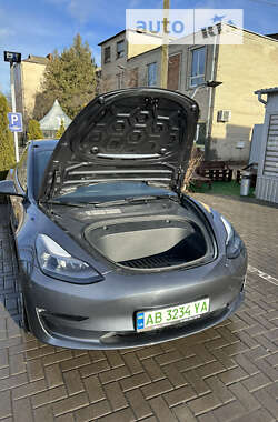 Седан Tesla Model 3 2022 в Виннице