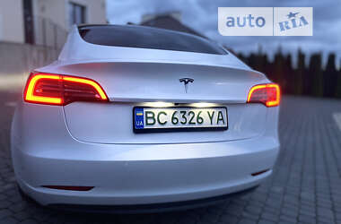 Седан Tesla Model 3 2019 в Львове