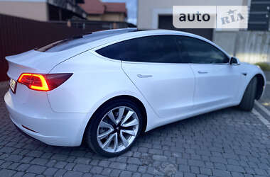 Седан Tesla Model 3 2019 в Львове