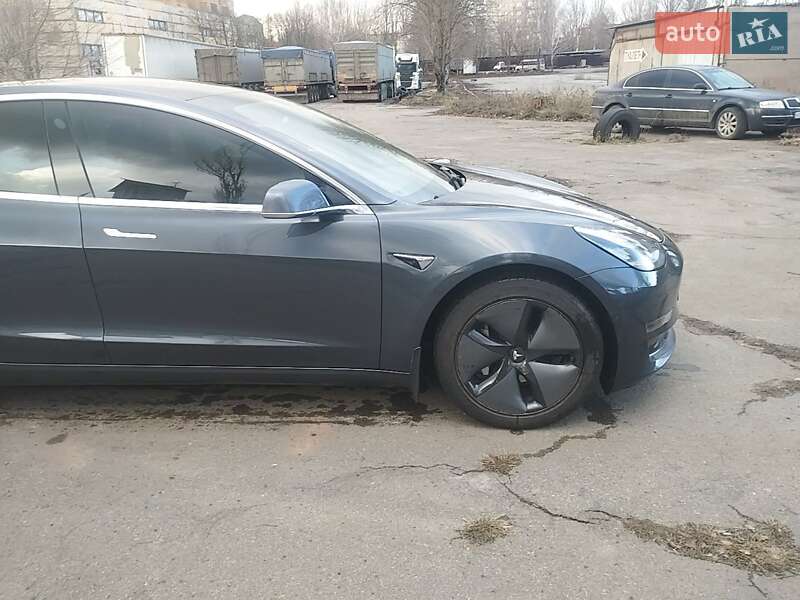 Седан Tesla Model 3 2018 в Кривом Роге
