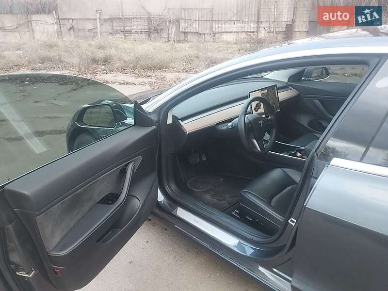 Седан Tesla Model 3 2018 в Кривом Роге