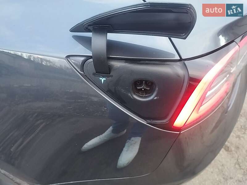Седан Tesla Model 3 2018 в Кривом Роге