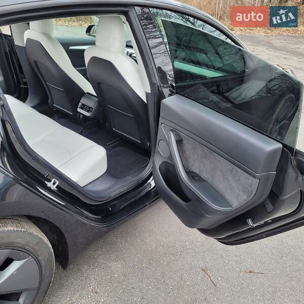 Седан Tesla Model 3 2022 в Житомире