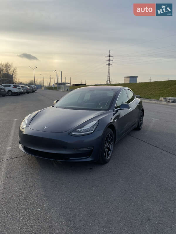 Tesla Model 3 2017
