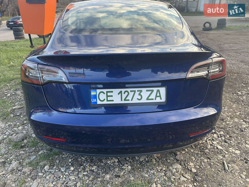 Седан Tesla Model 3 2019 в Чернівцях