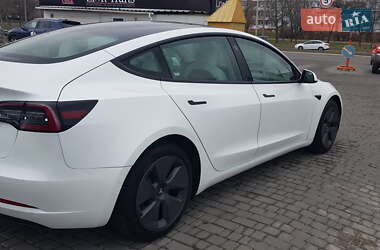 Седан Tesla Model 3 2021 в 