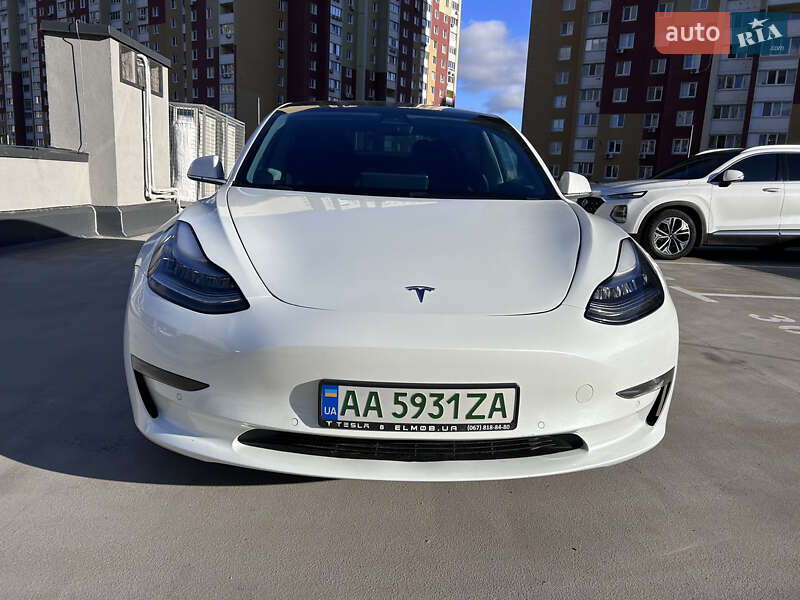 Седан Tesla Model 3 2019 в Киеве