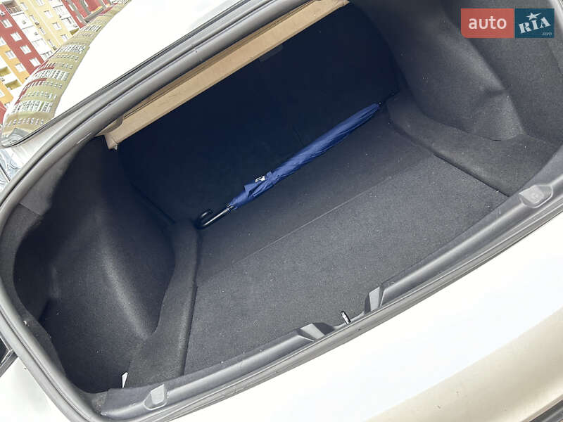 Седан Tesla Model 3 2019 в Киеве