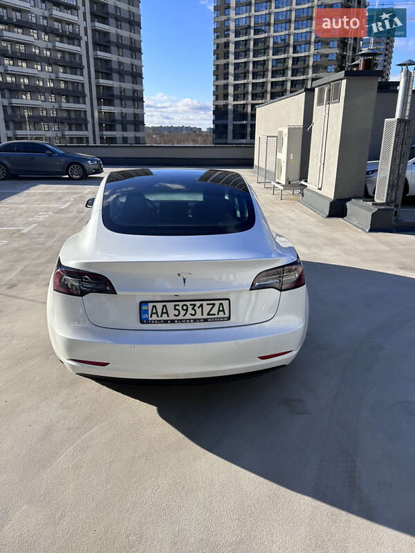 Седан Tesla Model 3 2019 в Киеве