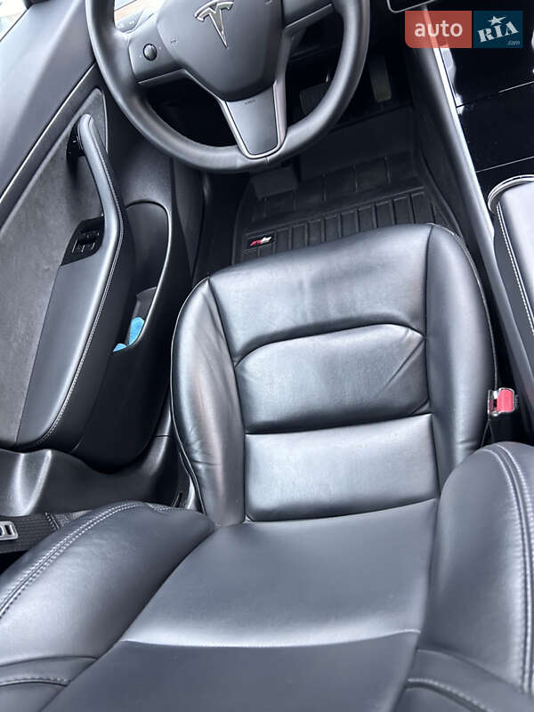 Седан Tesla Model 3 2019 в Киеве