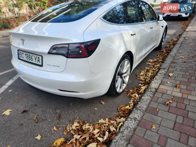 Седан Tesla Model 3 2019 в Бориславі
