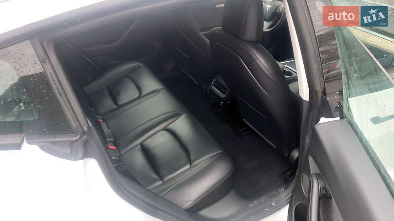 Седан Tesla Model 3 2021 в Киеве