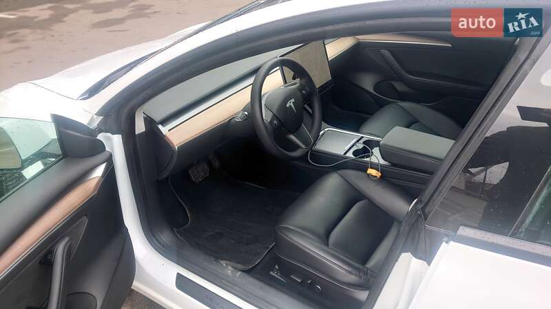 Седан Tesla Model 3 2021 в Києві