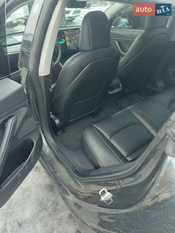 Седан Tesla Model 3 2018 в Києві