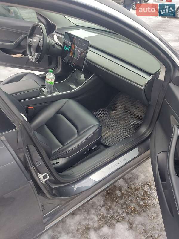 Седан Tesla Model 3 2018 в Києві