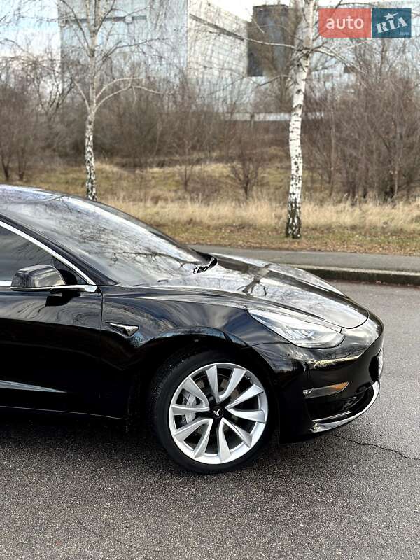 Седан Tesla Model 3 2018 в Запоріжжі