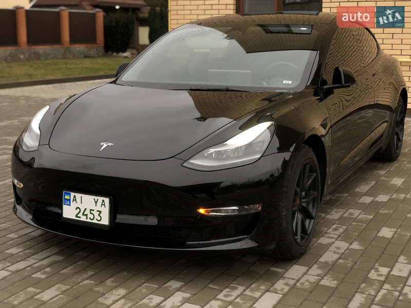 Седан Tesla Model 3 2022 в 