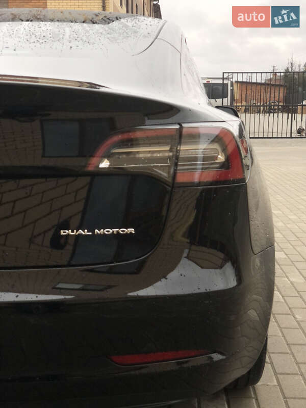 Седан Tesla Model 3 2022 в Киеве