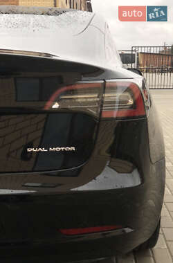 Седан Tesla Model 3 2022 в 