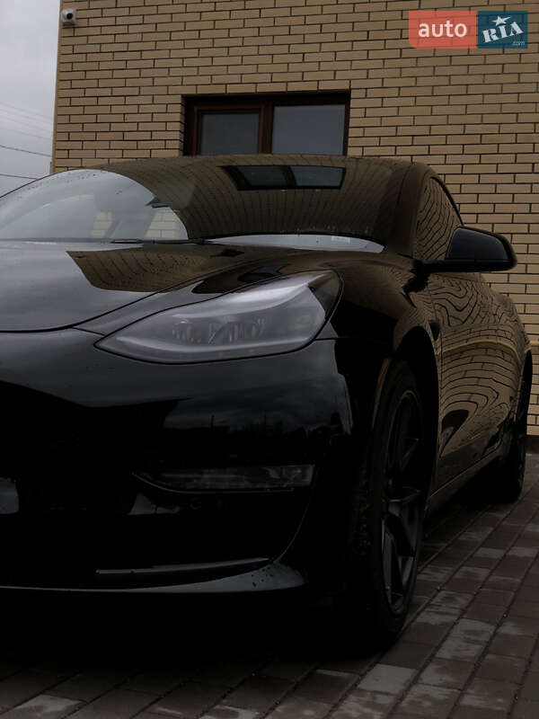 Седан Tesla Model 3 2022 в Киеве