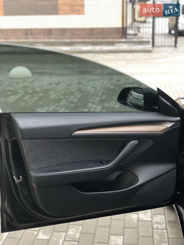 Седан Tesla Model 3 2022 в Киеве