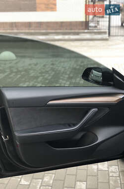Седан Tesla Model 3 2022 в 