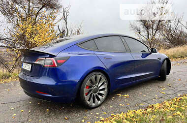 Седан Tesla Model 3 2021 в Киеве