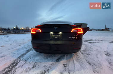 Седан Tesla Model 3 2022 в 