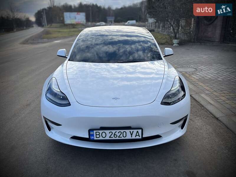 Седан Tesla Model 3 2022 в Чорткові