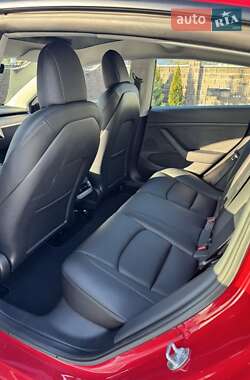 Седан Tesla Model 3 2022 в Ровно
