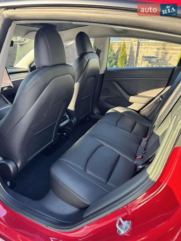 Седан Tesla Model 3 2022 в Ровно