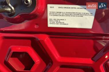 Седан Tesla Model 3 2022 в Ровно